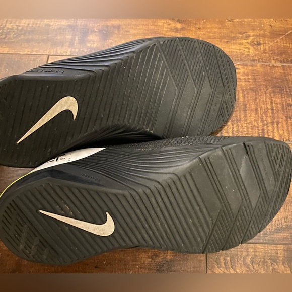 Nike training shoe - Picture 3 of 3